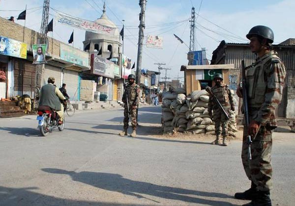 Pakistan'da cami saldırısı. 11 ölü