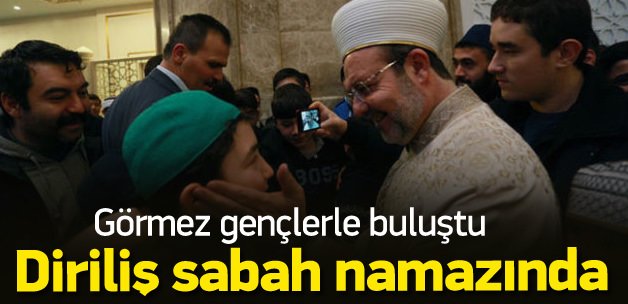 Başkan Görmez, sabah namazında gençlerle buluştu