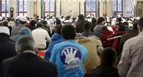 Diyanet İşleri Başkanı Görmez, gençlerle sabah namazında buluştu…