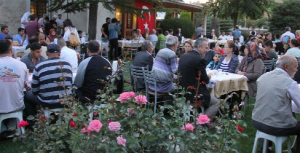 Edirne'de Türkiye Diyanet Vakfı "İyilik Sofrası" iftarı