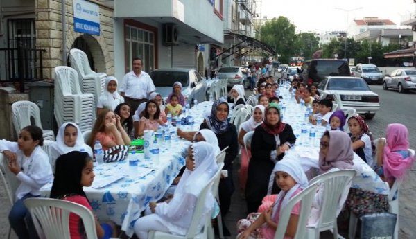 MANAVGAT MÜFTÜLÜĞÜNDEN YAZ KURSU ÖĞRENCİLERİNE İFTAR