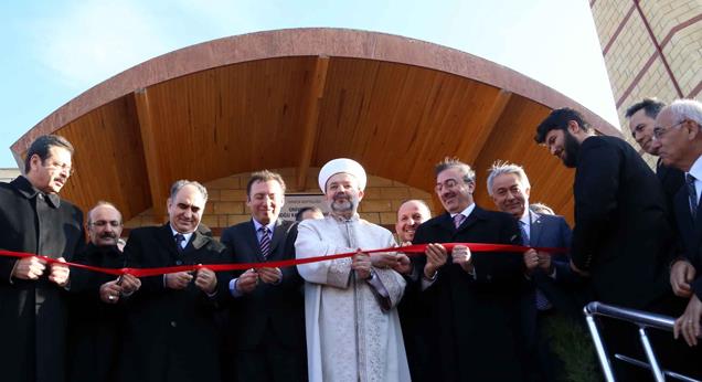 Süleyman Demirel Üniversitesi Camii Dualarla İbadete Açıldı