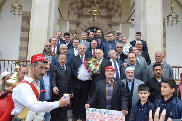 Tarihi Acemi Camii İbadete Açıldı