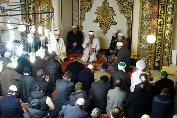 Ulu Cami\'de Şuhedanın İzinde Niyazdayız