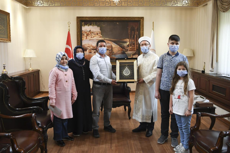 Cumhurbaşkanı Erdoğan, görme engelli hafız Ravzanur'u kabul etti