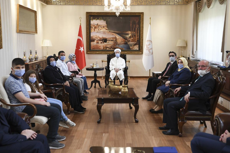 Cumhurbaşkanı Erdoğan, görme engelli hafız Ravzanur'u kabul etti