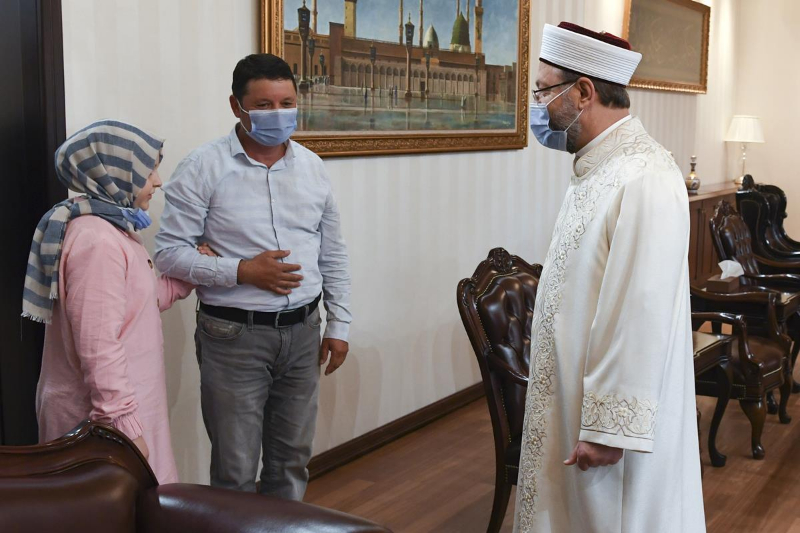 Cumhurbaşkanı Erdoğan, görme engelli hafız Ravzanur'u kabul etti
