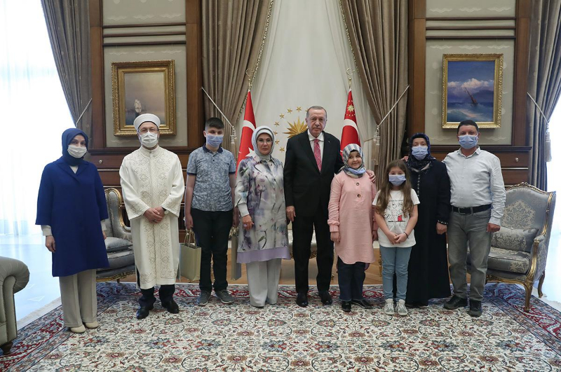 Cumhurbaşkanı Erdoğan, görme engelli hafız Ravzanur'u kabul etti
