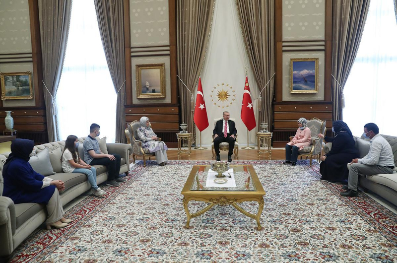 Cumhurbaşkanı Erdoğan, görme engelli hafız Ravzanur'u kabul etti