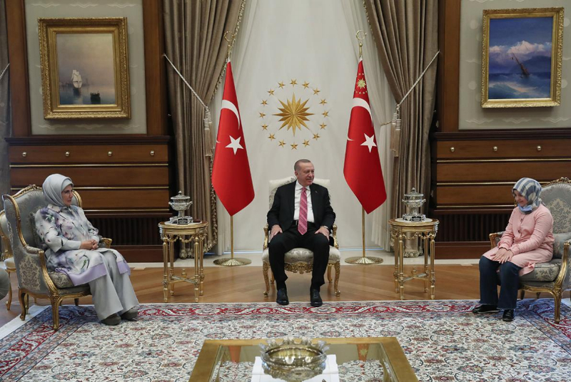 Cumhurbaşkanı Erdoğan, görme engelli hafız Ravzanur'u kabul etti