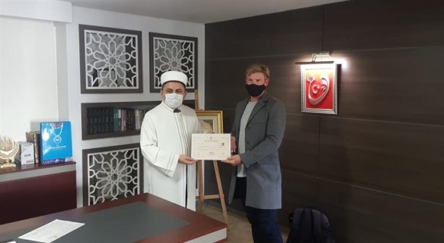 İngiliz vatandaşı Sam, Müslüman Oldu