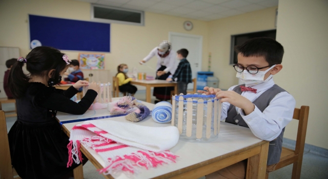 Diyanet Öğrencileri, 'İyilik' için ilmek atıyor