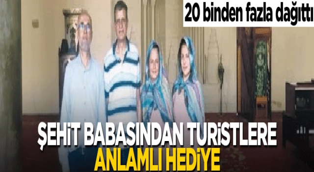 Şehit polisin imam babasından turistlere hediye! 20 binden fazla dağıttı