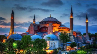Şimdi #AyasofyaCamii'nde kıyama durma vakti