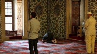 Öksürmek namazı bozar mı?
