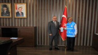 Kaymakam Ünsal, kurbanını TDV' ye emanet etti.