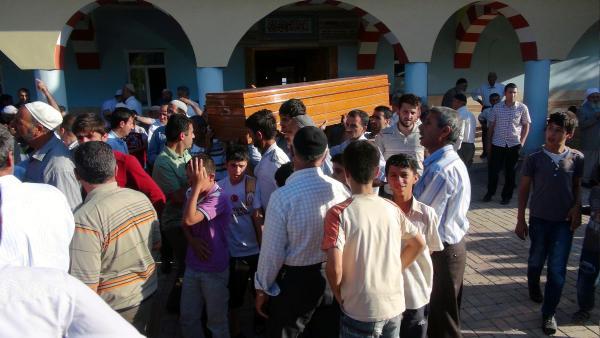 Muş&#39;ta &#214;ld&#252;r&#252;len Dede ve 3 Torunu Elazığ&#39;da Toprağa Verildi