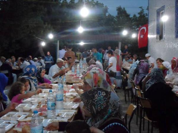 Uzung&#252;rgen K&#246;y&#252; Geleneksel İftar Yemeği