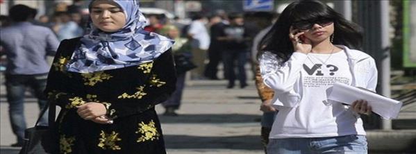 Kırım&#39;da baş&#246;rt&#252;l&#252; kadınlara polis baskısı