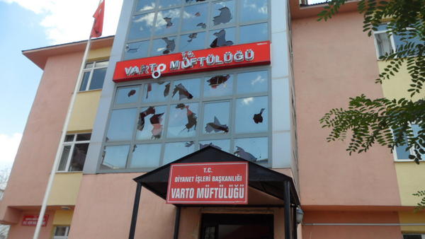 Varto M&#252;ft&#252;l&#252;ğ&#252;ne ve Kız Kur&#39;an Kursu Yaktılar