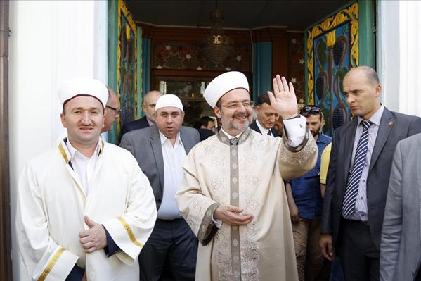 Diyanet İşleri Başkanı G&#246;rmez, Acara M&#252;sl&#252;manlarıyla bir araya geldi