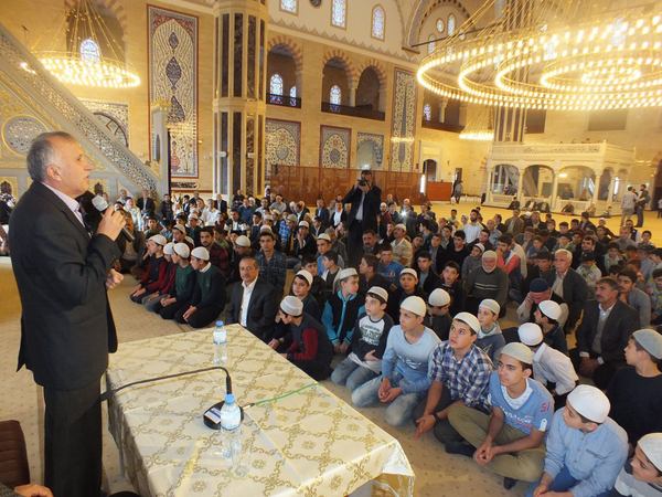 Abdulhamithan&#39;da Cami-Gen&#231;lik buluşması ilgi g&#246;rd&#252;…