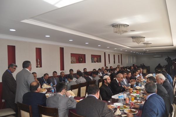 Diva-Sen Iğdır M&#252;ft&#252;l&#252;k Personeline Yemek Verdi