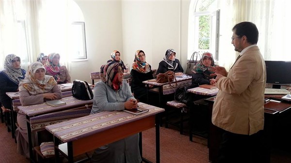 SERİK’TE KUR’AN KURSU &#214;ĞRETİCİLERİ HİZMET İ&#199;İ EĞİTİME BAŞLADI