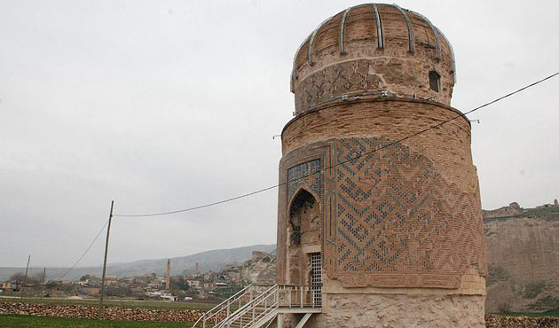 Hasankeyf'teki tarihi türbe 'treyler sistem' ile taşınacak