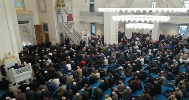 Diyanet İşleri Başkanı Erbaş, İzmir Bilal Saygılı Camii’nde hutbe irad etti