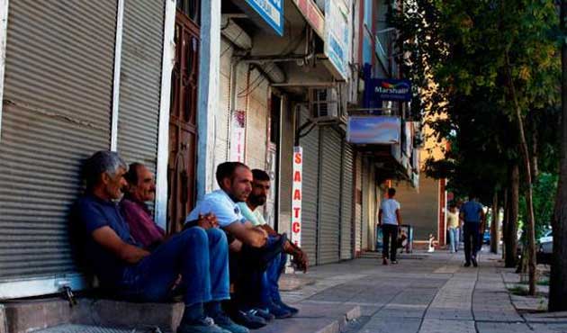 DBP esnafa kepenk kapattırdı, AVM'ler ihya oldu