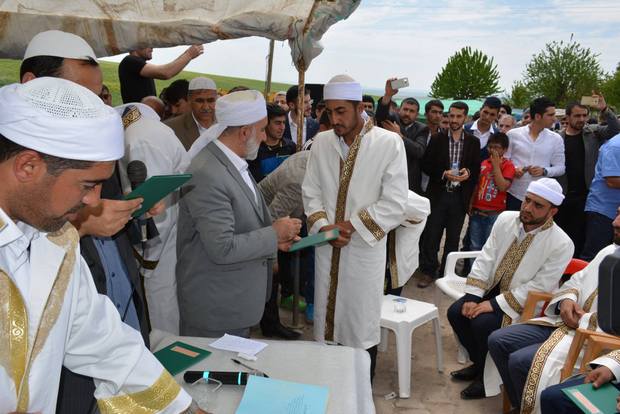 Akhüseyin Medresesinde 16 Öğrenci İcazetlerini Aldı