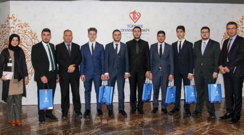 Avrupa’da yaşayan Türk gençlerden 2 bin 237 Kur’an-ı Kerim bağışı