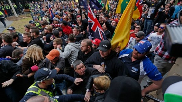 Avustralya'da cami protestosu yapıldı