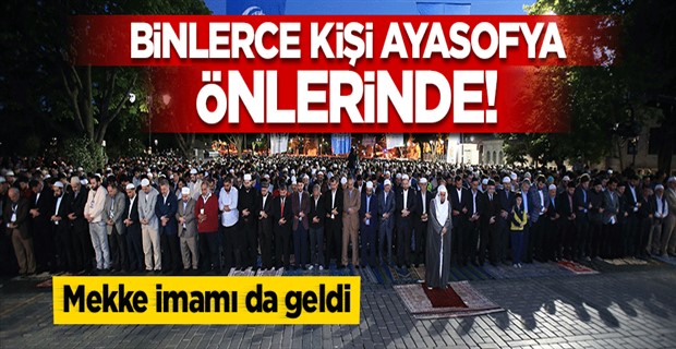 Ayasofya önlerinde fetih namazı kılındı