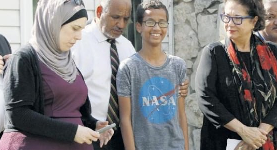 Terörist muamelesi yapılan Ahmet okulu bıraktı