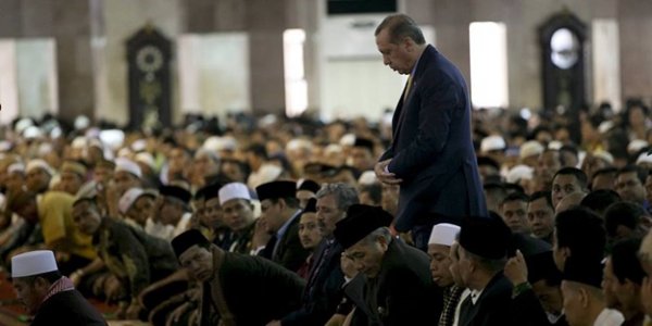 Cumhurbaşkanı Erdoğan kıyamda