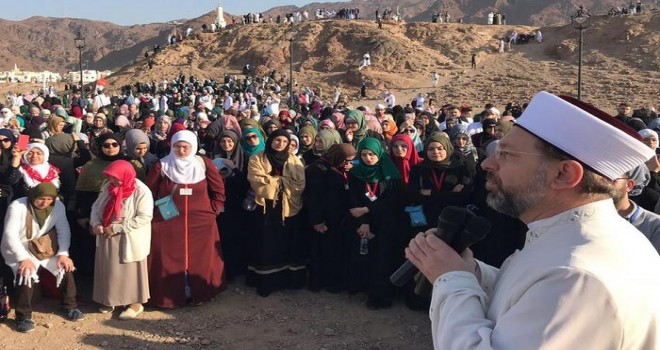 Başkan Erbaş, Uhud’da gençlerle buluştu