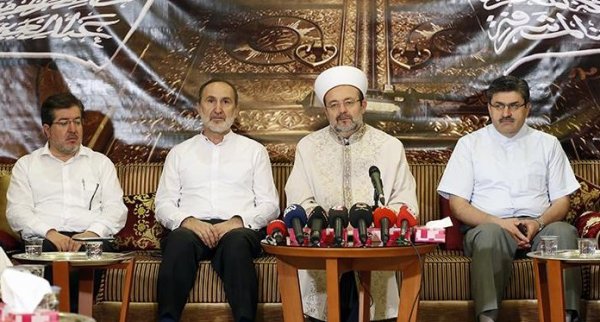 Diyanet İşleri Başkanı Görmez, Mekke’de basın mensuplarıyla bir araya geldi…