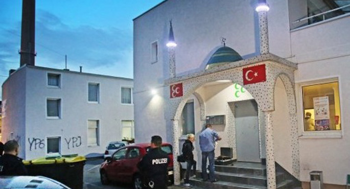 Almanya'da PKK'lılar camiye saldırdı