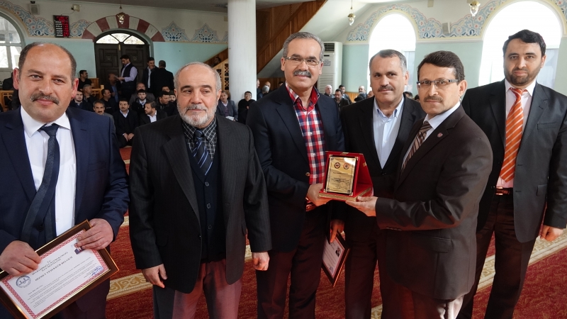 Emekli Görevlilere Hizmet Teşekkür Belgesi Dağıtıldı