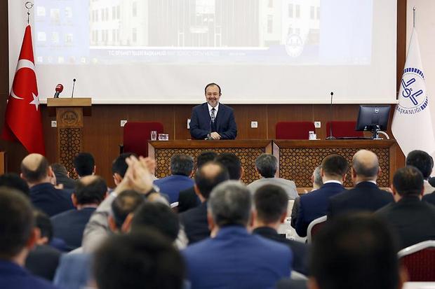 Görmez, yurtdışında görev yapacak din görevlileriyle bir araya geldi