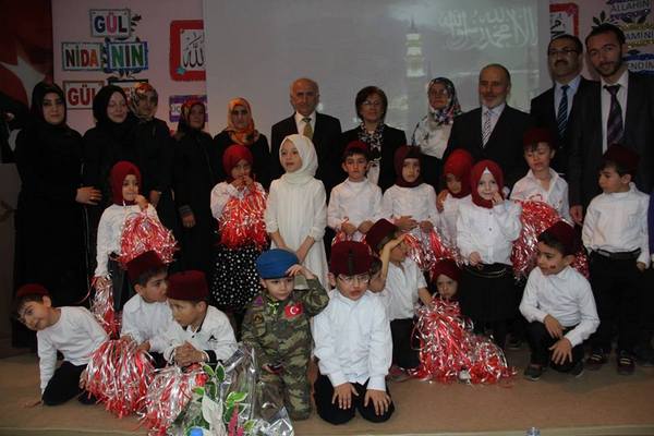 Gülnida\'nın Gülleri Peygamberimizin İzinde