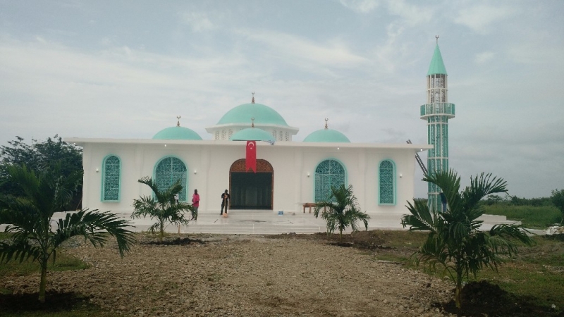 Haiti\'nin ilk minareli camisi ibadete açıldı