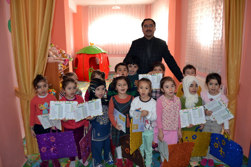 Minik Öğrencilerin Karne Heyacanı