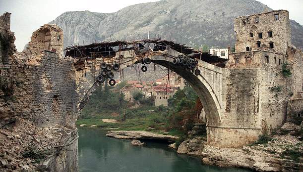 Mostar Köprüsü 22 yıl önce bombalanmıştı