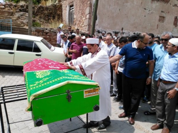 Oğlunun Cenaze Namazını Kıldıran İmam Zor Anlar Yaşadı
