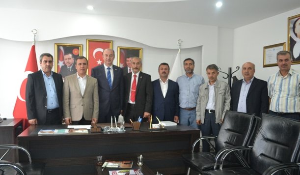 Özdemir, Diyanet camiası maddeyi arkasına, manayı önüne alıp dirilişe geçmelidir.