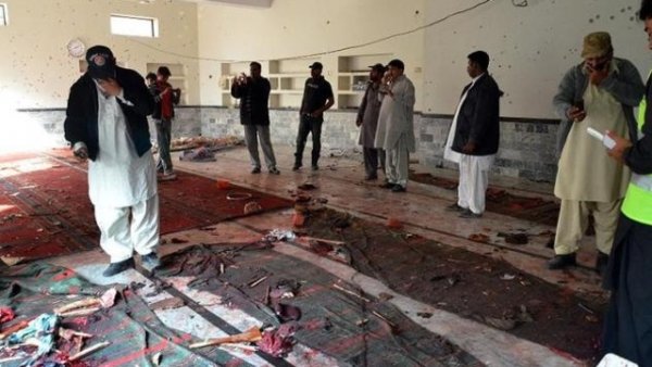 Pakistan'da camiye saldırı, 16 ölü