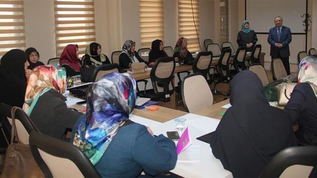 Sakarya Müftülüğünden Braille alfabesi kursu açıldı.